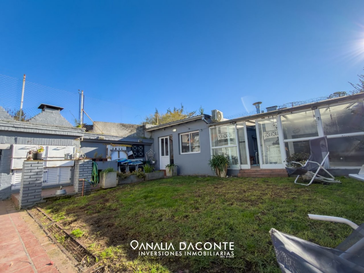 Gran chalet 5 amb con parque, piscina cubierta y garage. Barrio Constitucion
