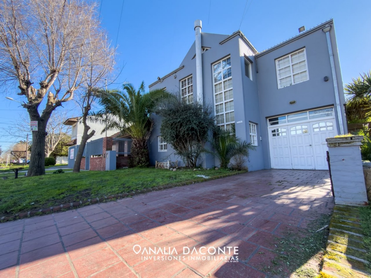 Gran chalet 5 amb con parque, piscina cubierta y garage. Barrio Constitucion