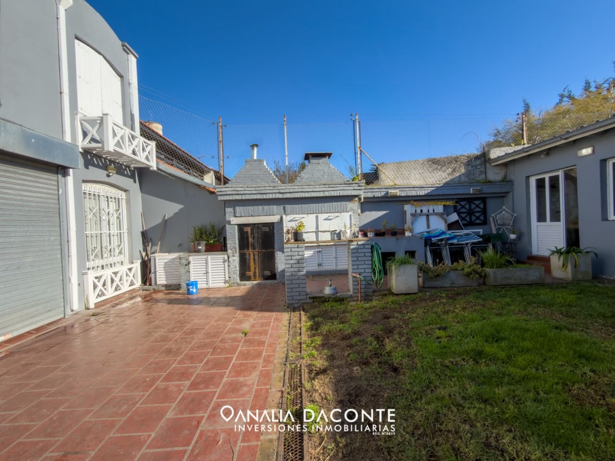 Gran chalet 5 amb con parque, piscina cubierta y garage. Barrio Constitucion