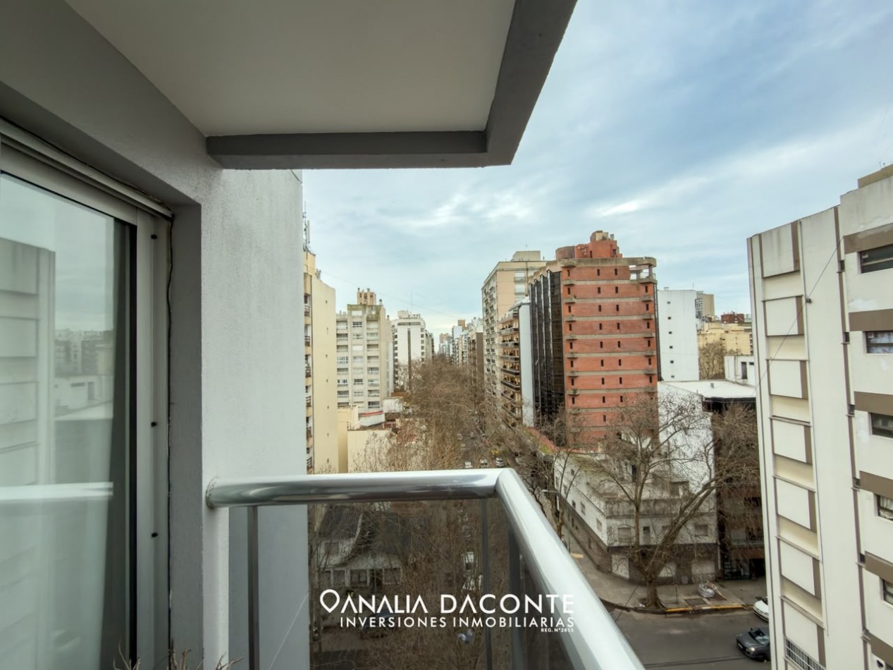 Semipiso de categoria a la a la calle con balcon y baulera. Santa Fe al 2500