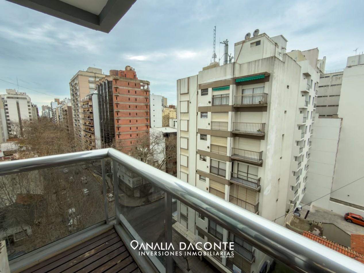 Semipiso de categoria a la a la calle con balcon y baulera. Santa Fe al 2500