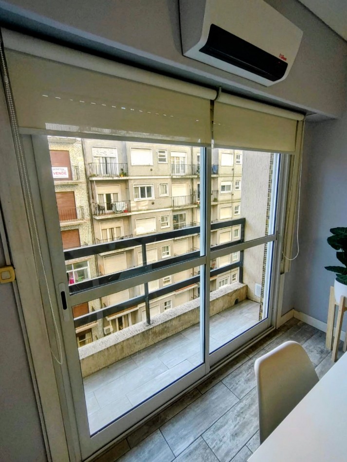 Depto de 1amb a la calle con balcon
