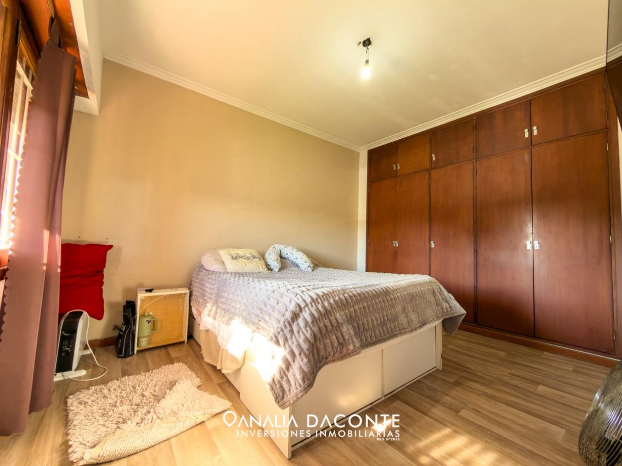 Solido chalet 4 amb + garage con dependencia. Tejedor al 1300