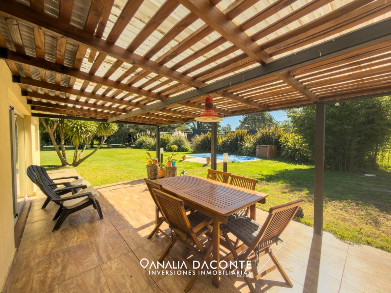 Chalet 4 amb con gran parque quincho y piscina. La Armonia