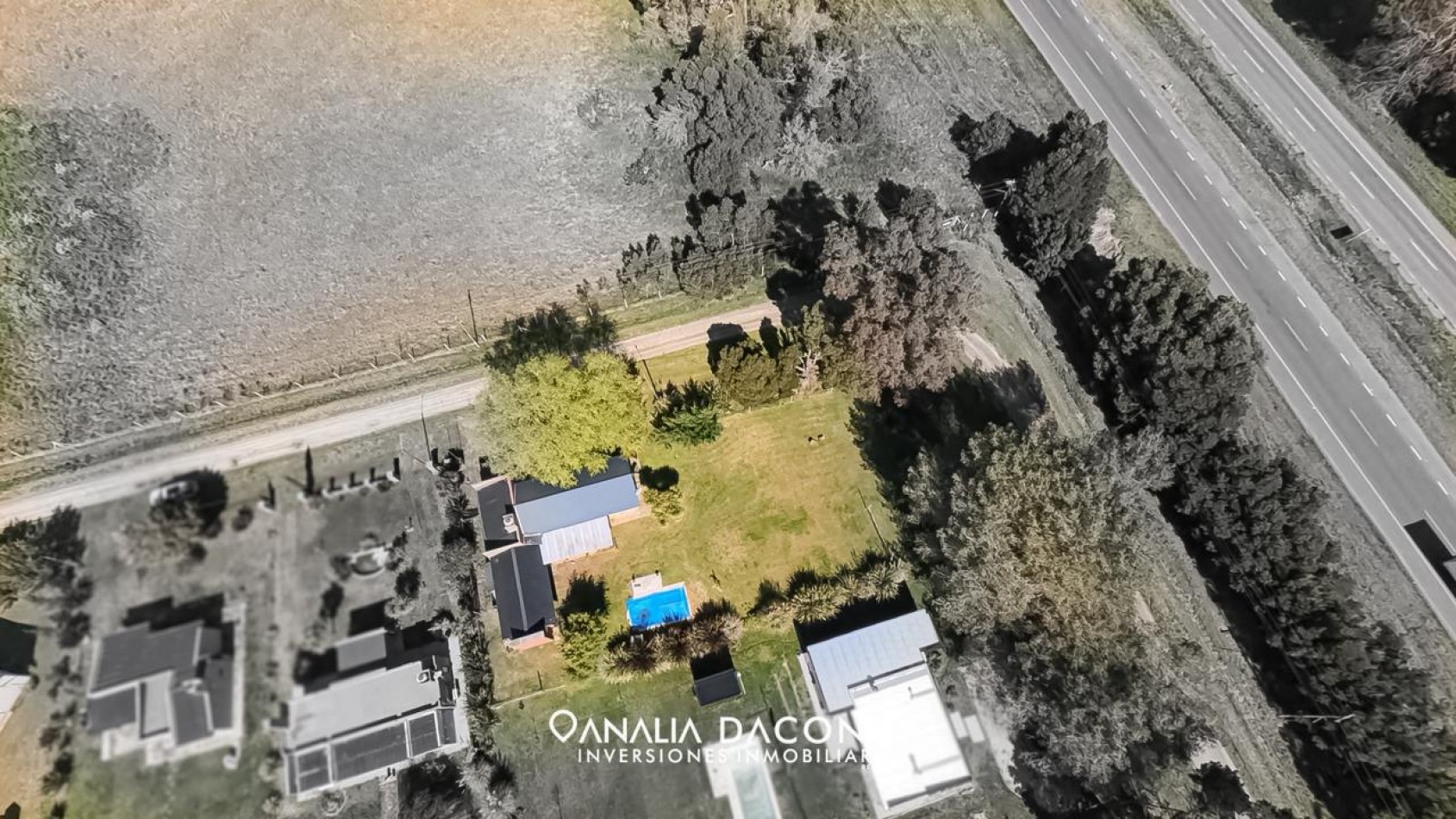 Chalet 4 amb con gran parque quincho y piscina. La Armonia