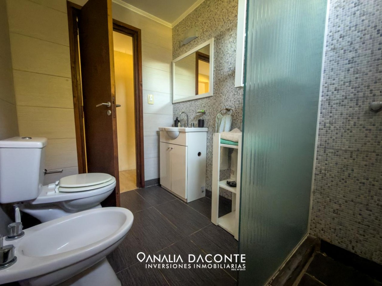 Chalet 4 amb con gran parque quincho y piscina. La Armonia