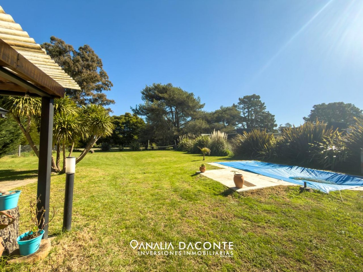 Chalet 4 amb con gran parque quincho y piscina. La Armonia