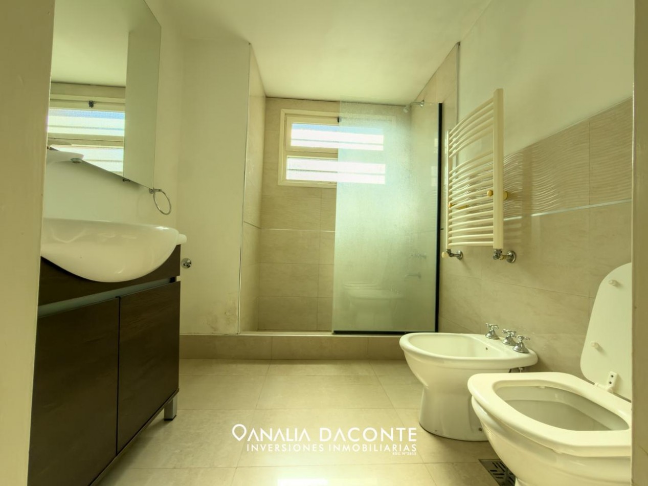 Chalet 4 amb sobre 3 lotes con piscina y quincho. Strobel 6300