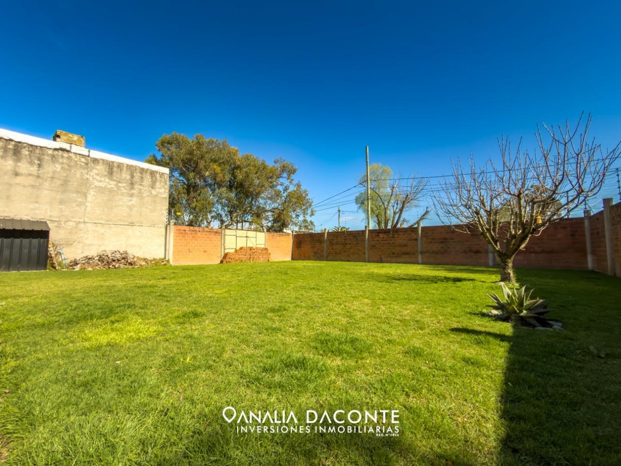 Chalet 4 amb sobre 3 lotes con piscina y quincho. Strobel 6300