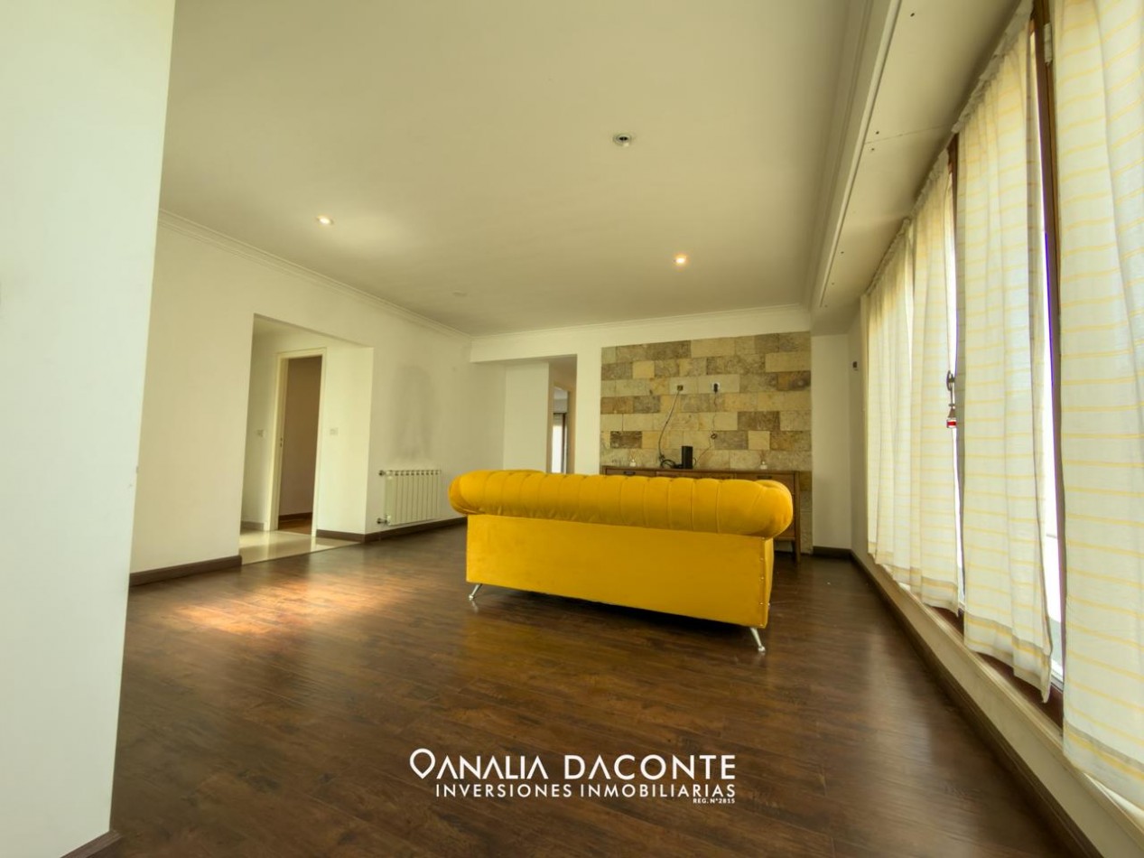 Chalet 4 amb sobre 3 lotes con piscina y quincho. Strobel 6300