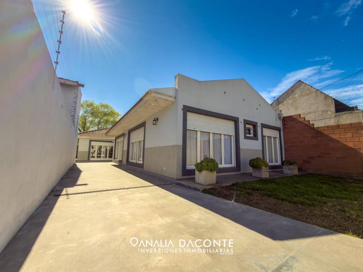 Chalet 4 amb sobre 3 lotes con piscina y quincho. Strobel 6300