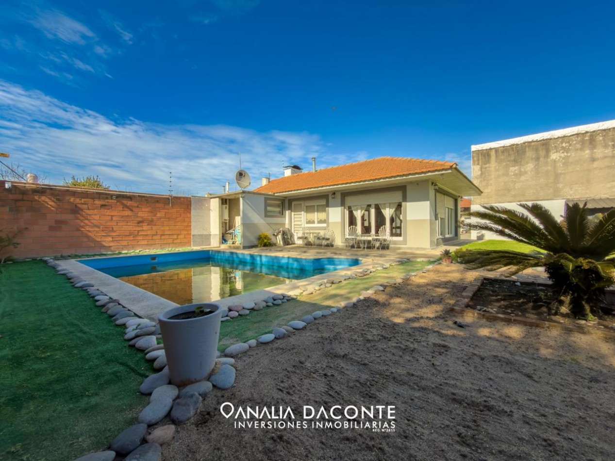 Chalet 4 amb sobre 3 lotes con piscina y quincho. Strobel 6300