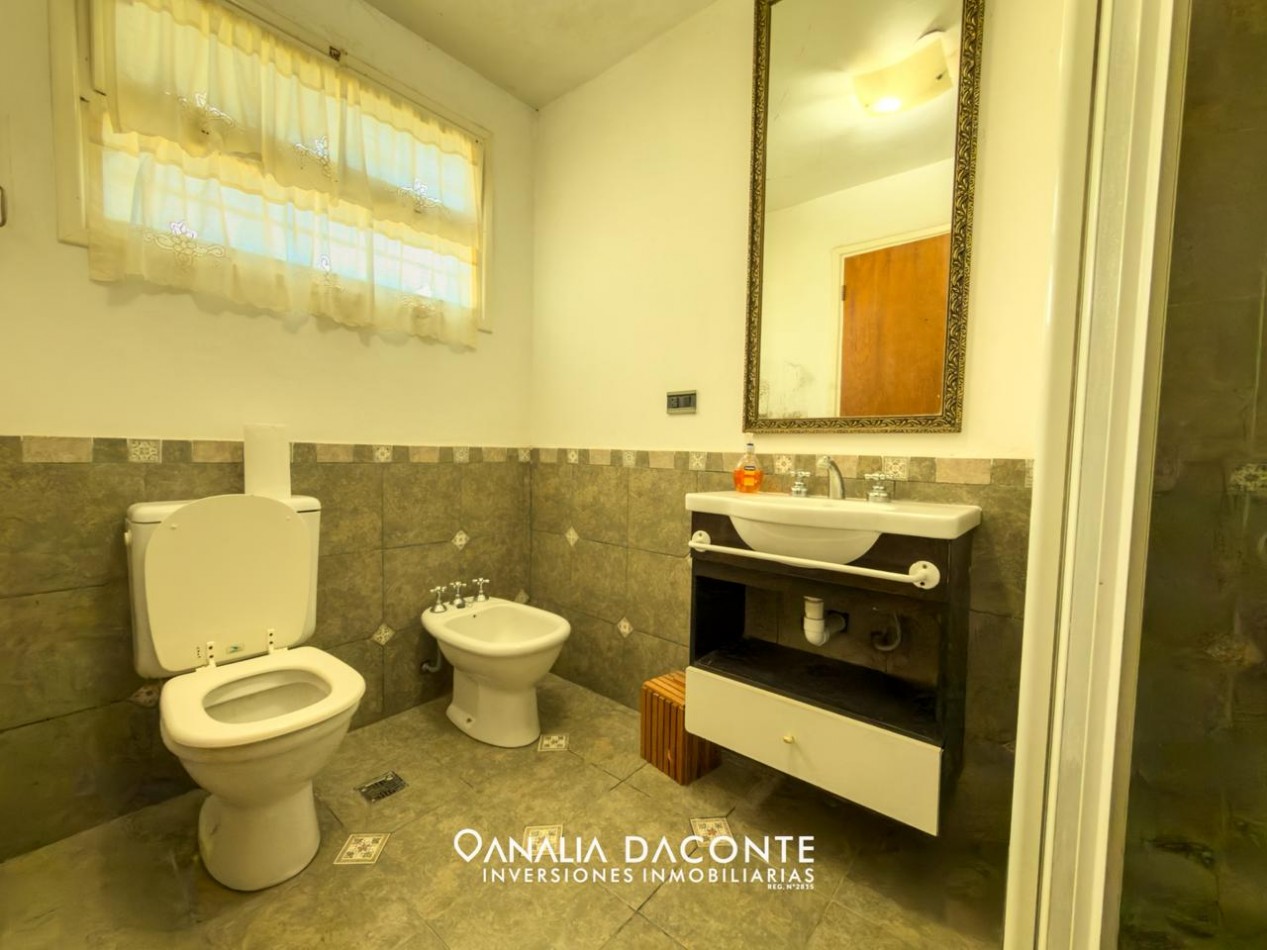 Chalet 4 amb sobre 3 lotes con piscina y quincho. Strobel 6300