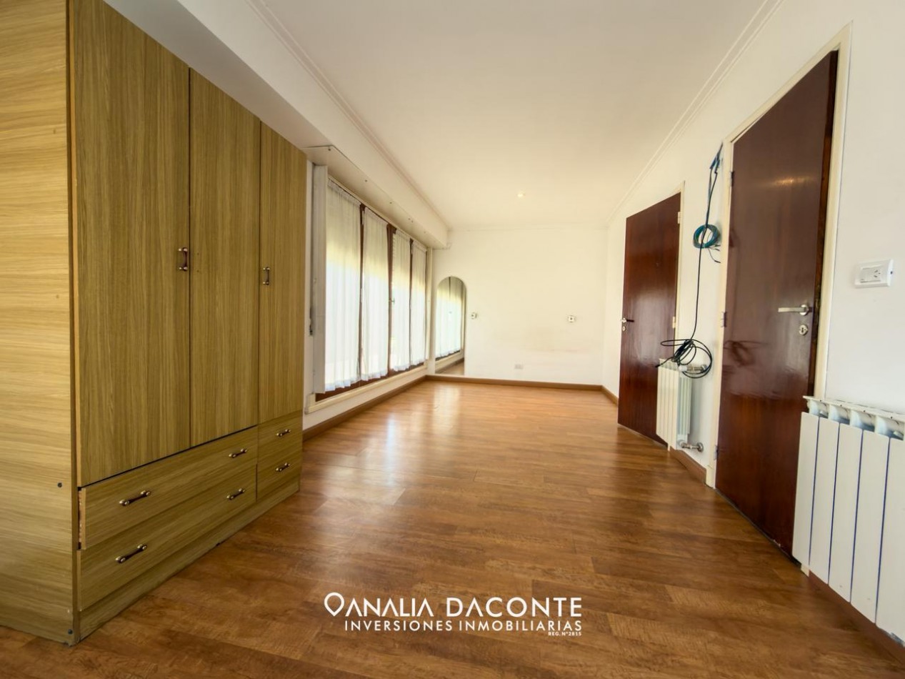 Chalet 4 amb sobre 3 lotes con piscina y quincho. Strobel 6300