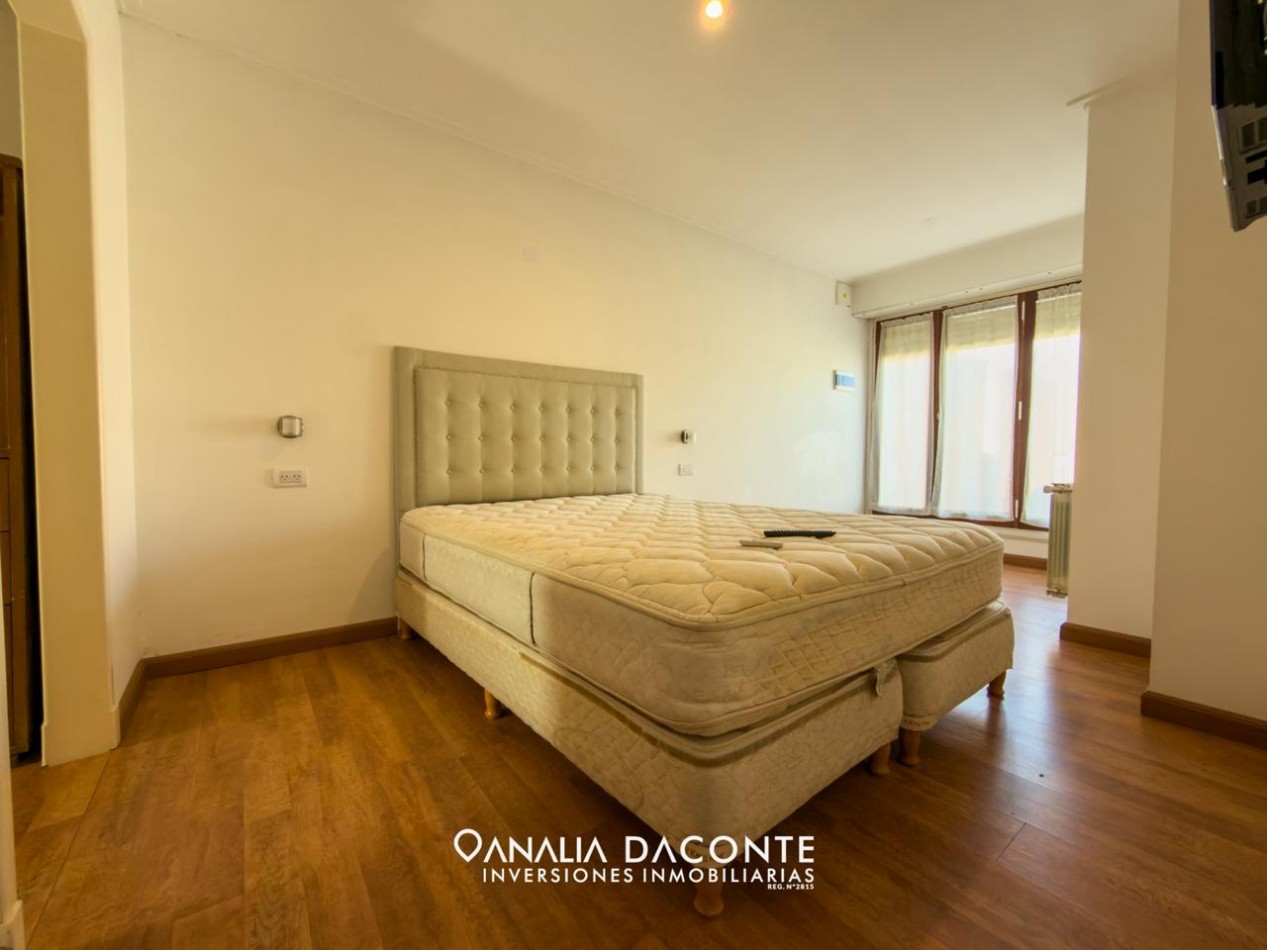 Chalet 4 amb sobre 3 lotes con piscina y quincho. Strobel 6300