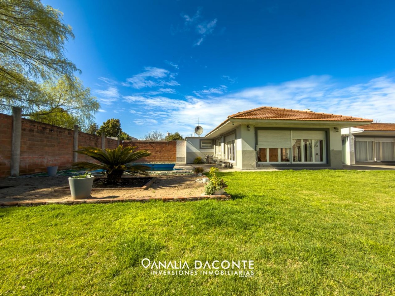 Chalet 4 amb sobre 3 lotes con piscina y quincho. Strobel 6300