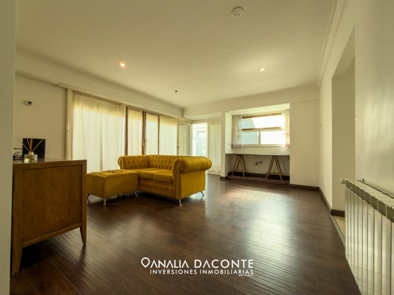 Chalet 4 amb sobre 3 lotes con piscina y quincho. Strobel 6300