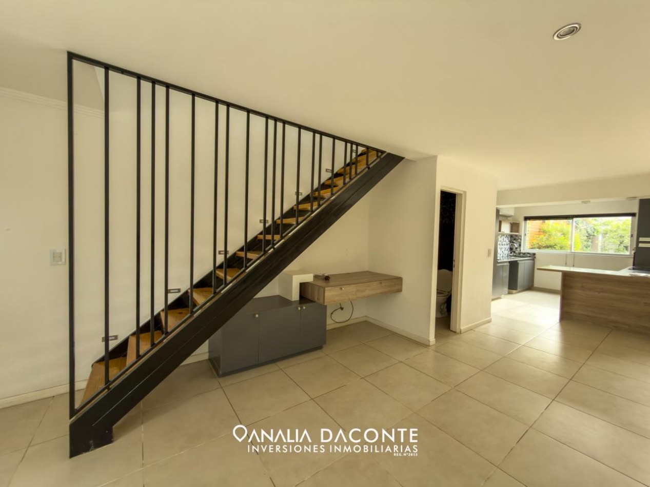 Moderno duplex 4 amb con jardin y quincho. Francia y Beruti