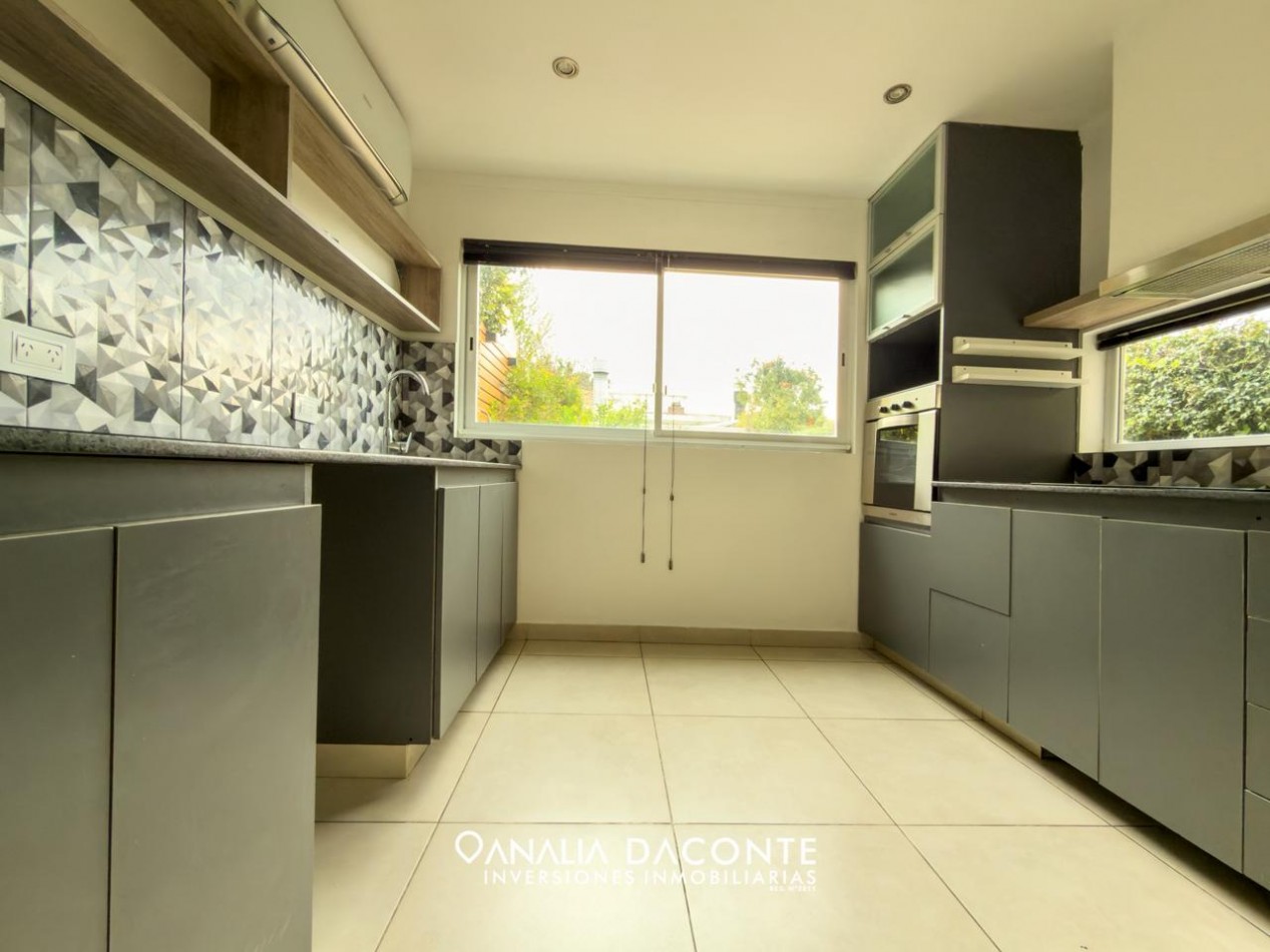 Moderno duplex 4 amb con jardin y quincho. Francia y Beruti