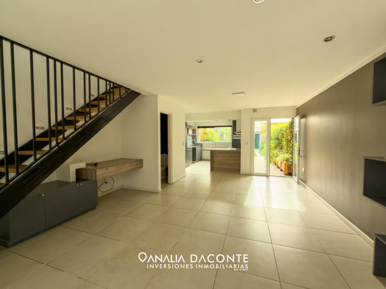 Moderno duplex 4 amb con jardin y quincho. Francia y Beruti