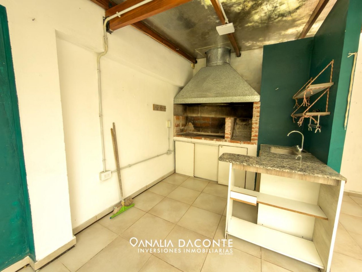 Moderno duplex 4 amb con jardin y quincho. Francia y Beruti