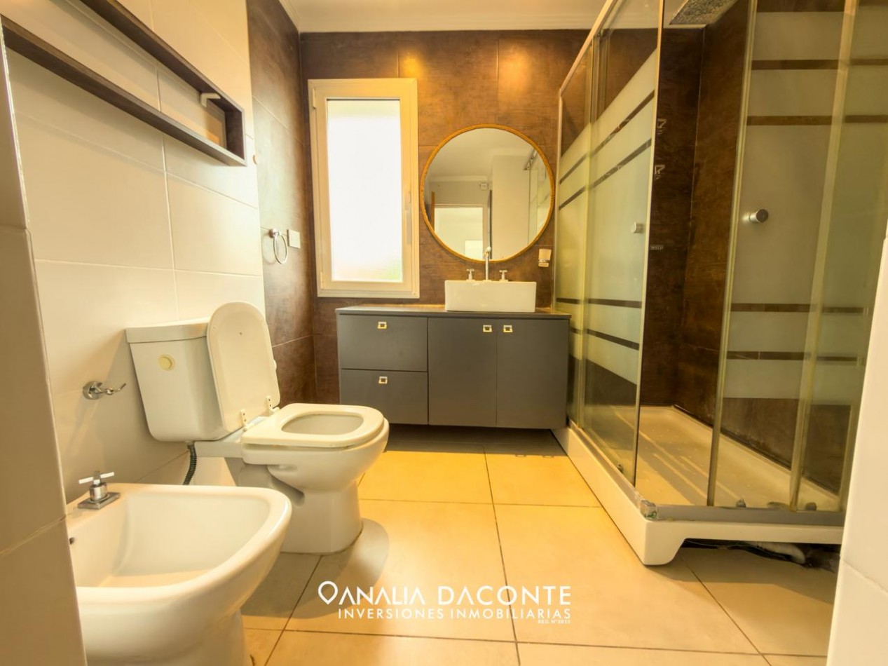 Moderno duplex 4 amb con jardin y quincho. Francia y Beruti