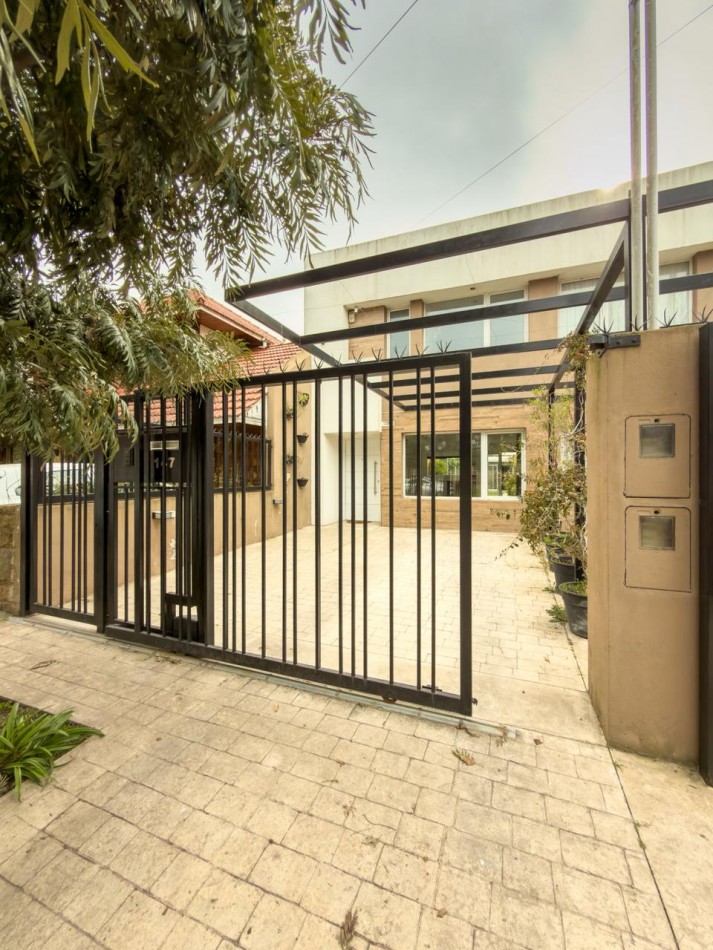 Moderno duplex 4 amb con jardin y quincho. Francia y Beruti