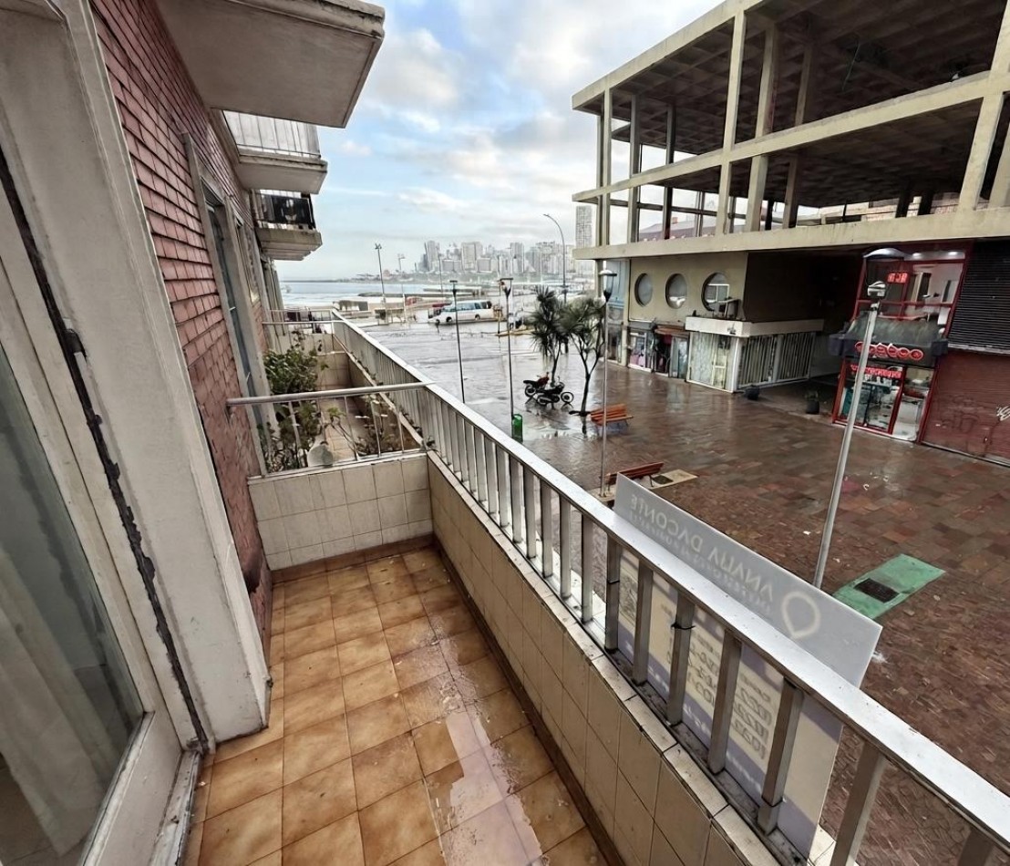  Depto 2 amb con balcon y vista lateral al mar