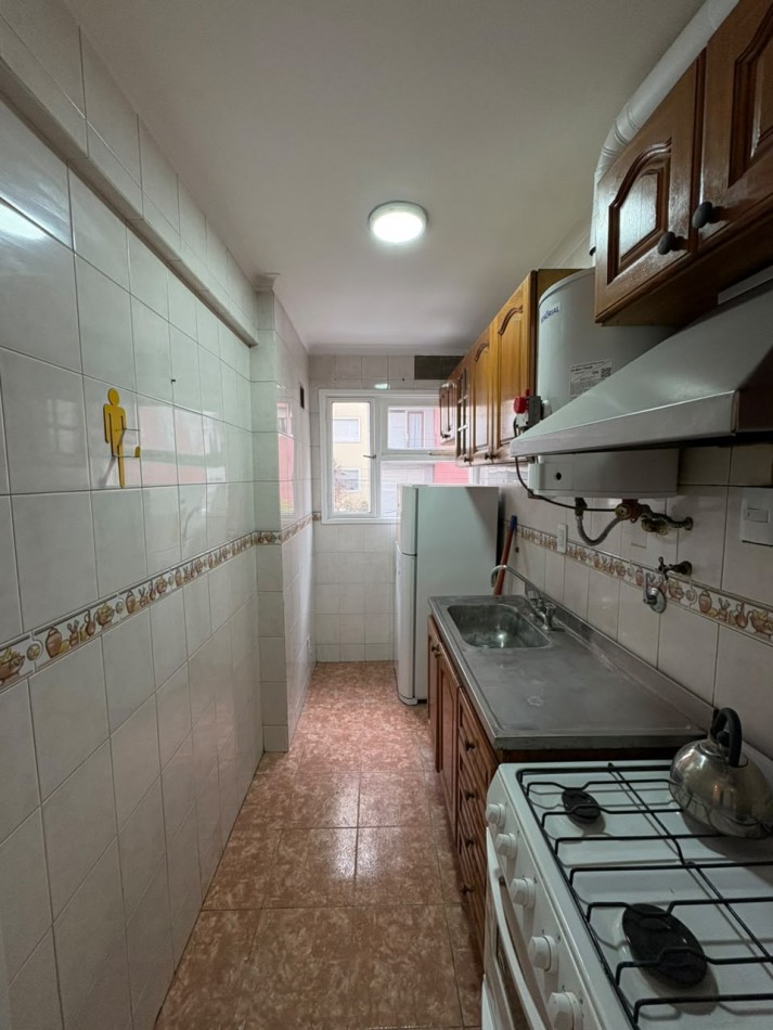 Amplio depto externo 2 amb con balcon. Gascon al 1700