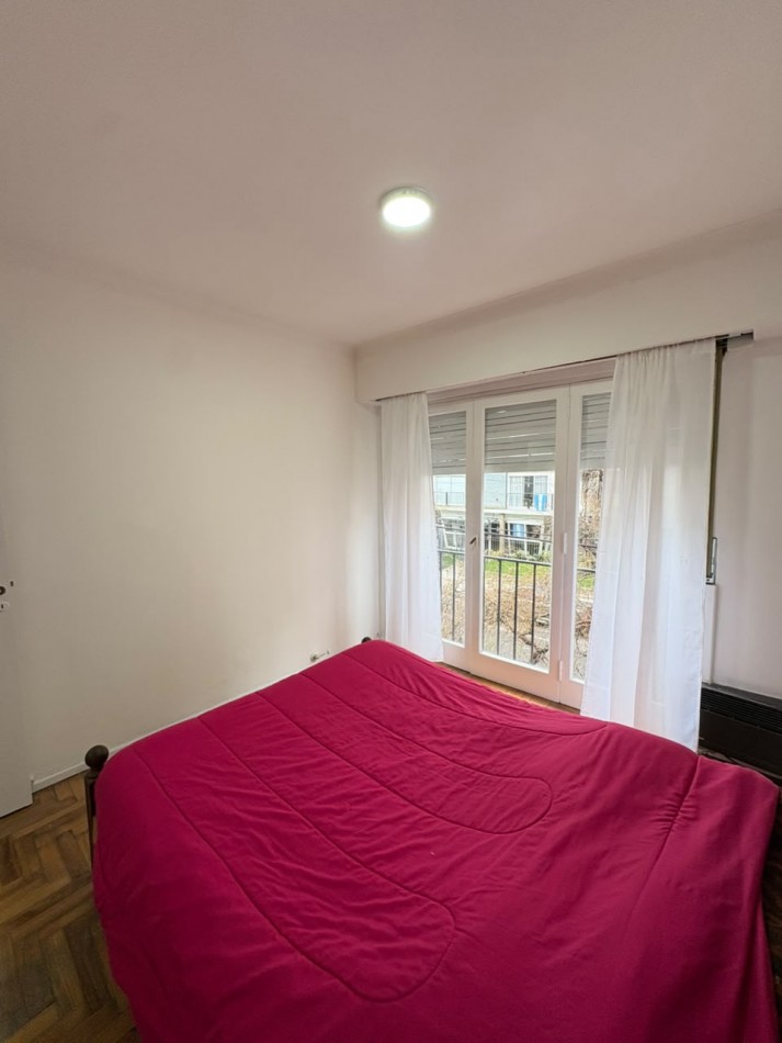 Amplio depto externo 2 amb con balcon. Gascon al 1700