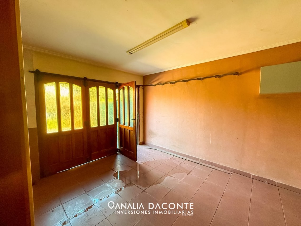 RESERVADO!!!Gran chalet 4 amb con garage pasante al parque y piscina. Lopez de Gomara al 7800