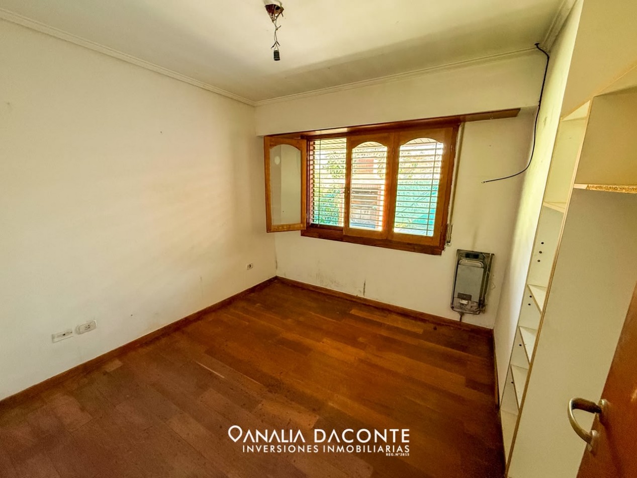 RESERVADO!!!Gran chalet 4 amb con garage pasante al parque y piscina. Lopez de Gomara al 7800