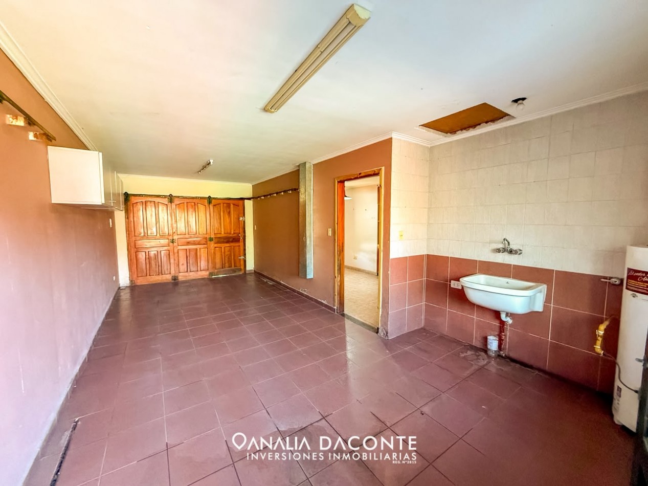 RESERVADO!!!Gran chalet 4 amb con garage pasante al parque y piscina. Lopez de Gomara al 7800