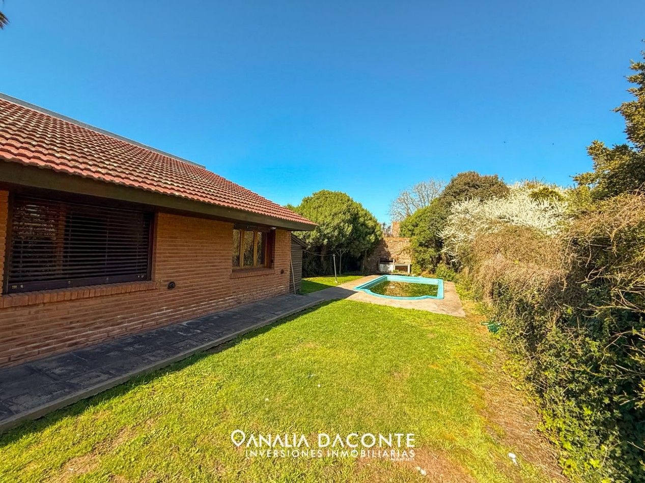 RESERVADO!!!Gran chalet 4 amb con garage pasante al parque y piscina. Lopez de Gomara al 7800