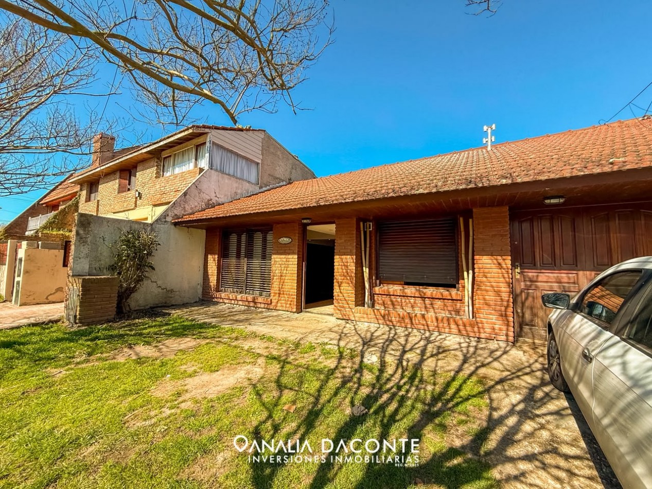 RESERVADO!!!Gran chalet 4 amb con garage pasante al parque y piscina. Lopez de Gomara al 7800