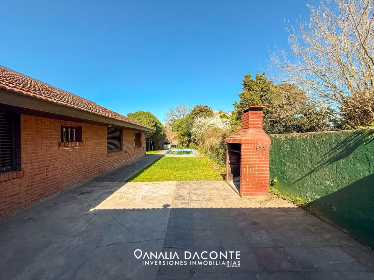 RESERVADO!!!Gran chalet 4 amb con garage pasante al parque y piscina. Lopez de Gomara al 7800