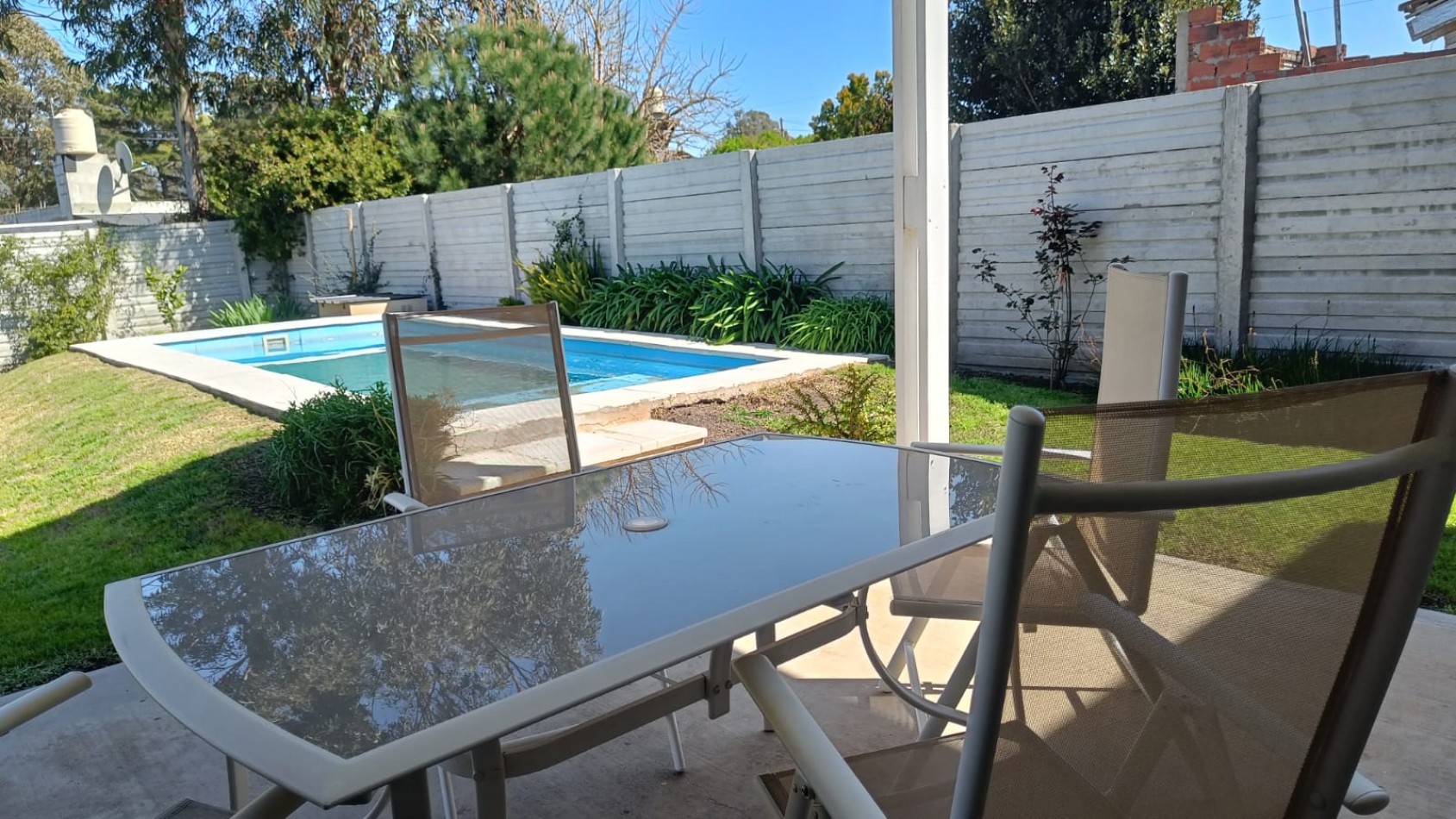 Moderna casa 3 amb en San Patricio con piscina, garage y terraza