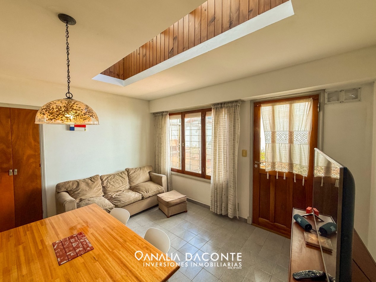 Excelente chalet 5 amb en dos plantas. Dorrego al 2900