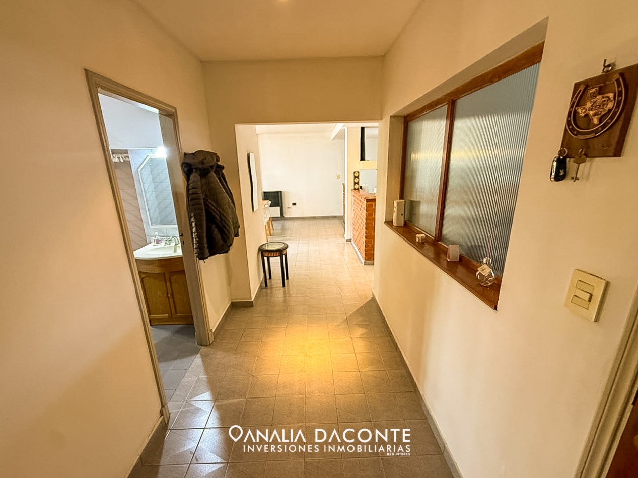 Excelente chalet 5 amb en dos plantas. Dorrego al 2900
