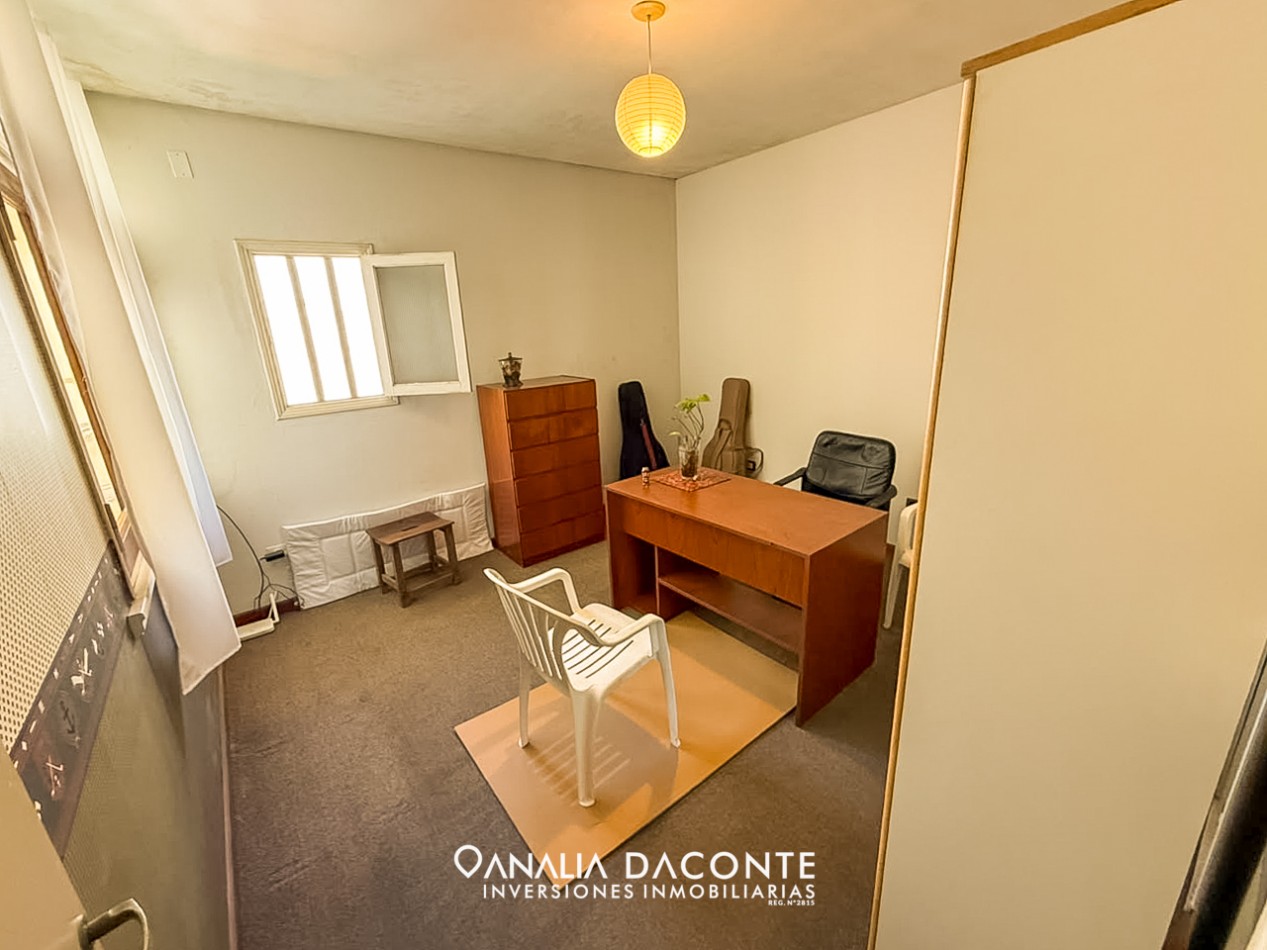Excelente chalet 5 amb en dos plantas. Dorrego al 2900