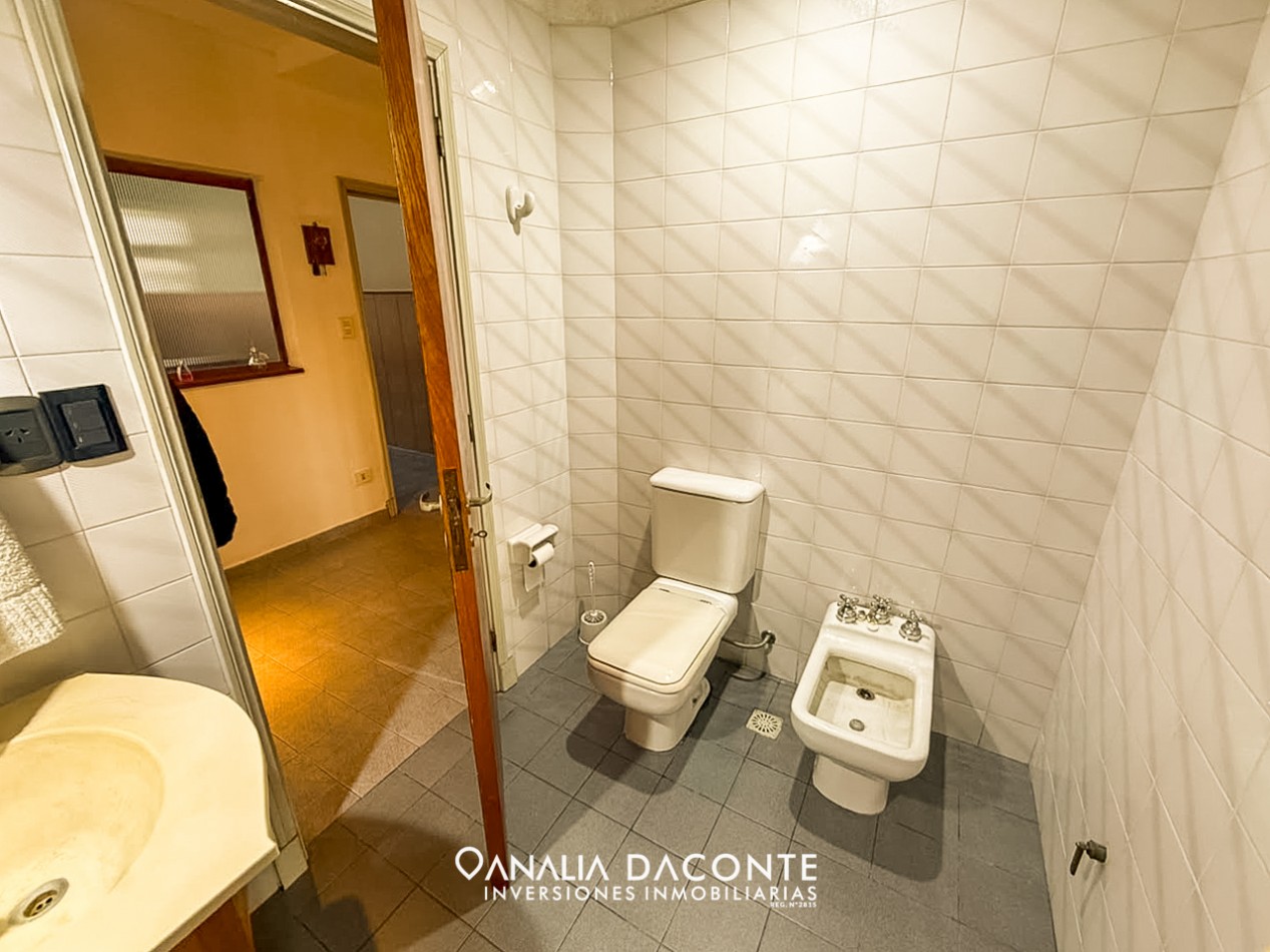 Excelente chalet 5 amb en dos plantas. Dorrego al 2900