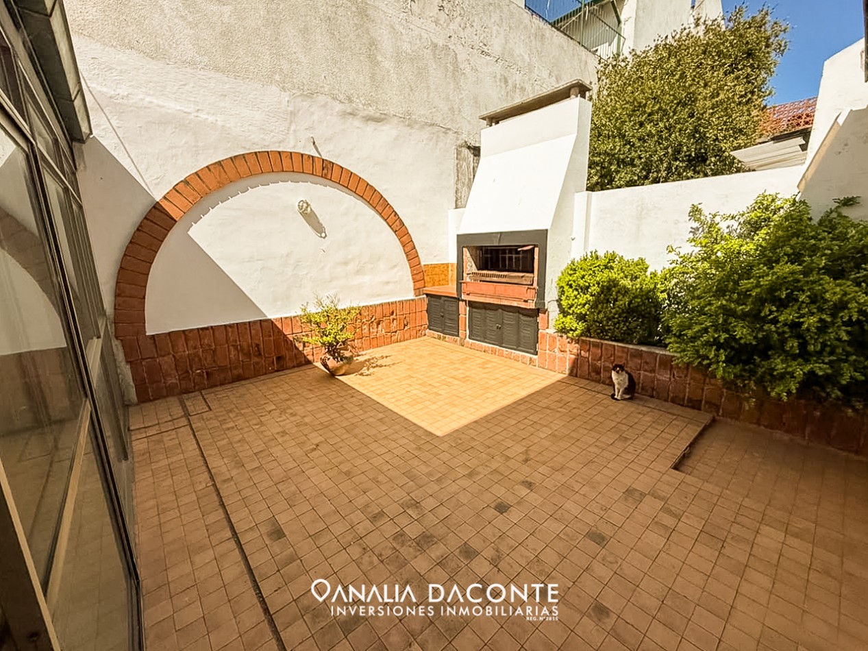 Excelente chalet 5 amb en dos plantas. Dorrego al 2900