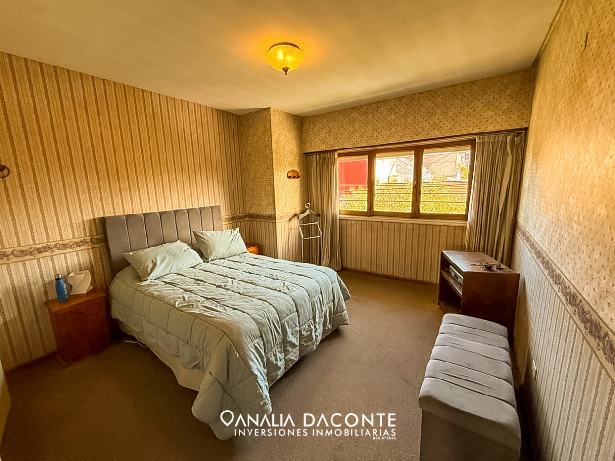 Excelente chalet 5 amb en dos plantas. Dorrego al 2900