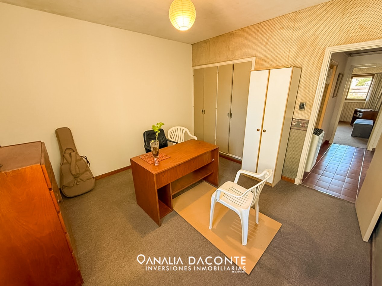 Excelente chalet 5 amb en dos plantas. Dorrego al 2900