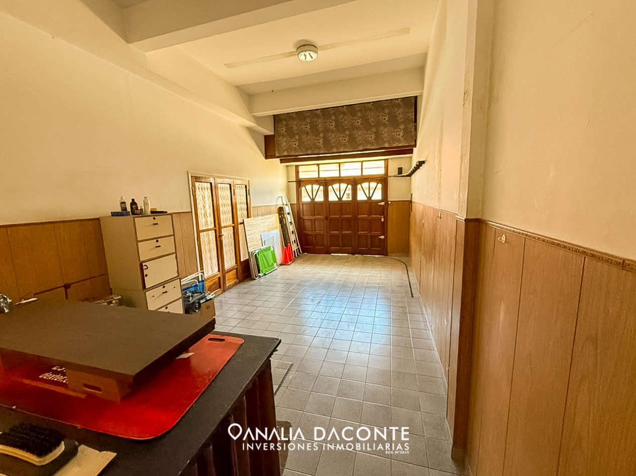 Excelente chalet 5 amb en dos plantas. Dorrego al 2900