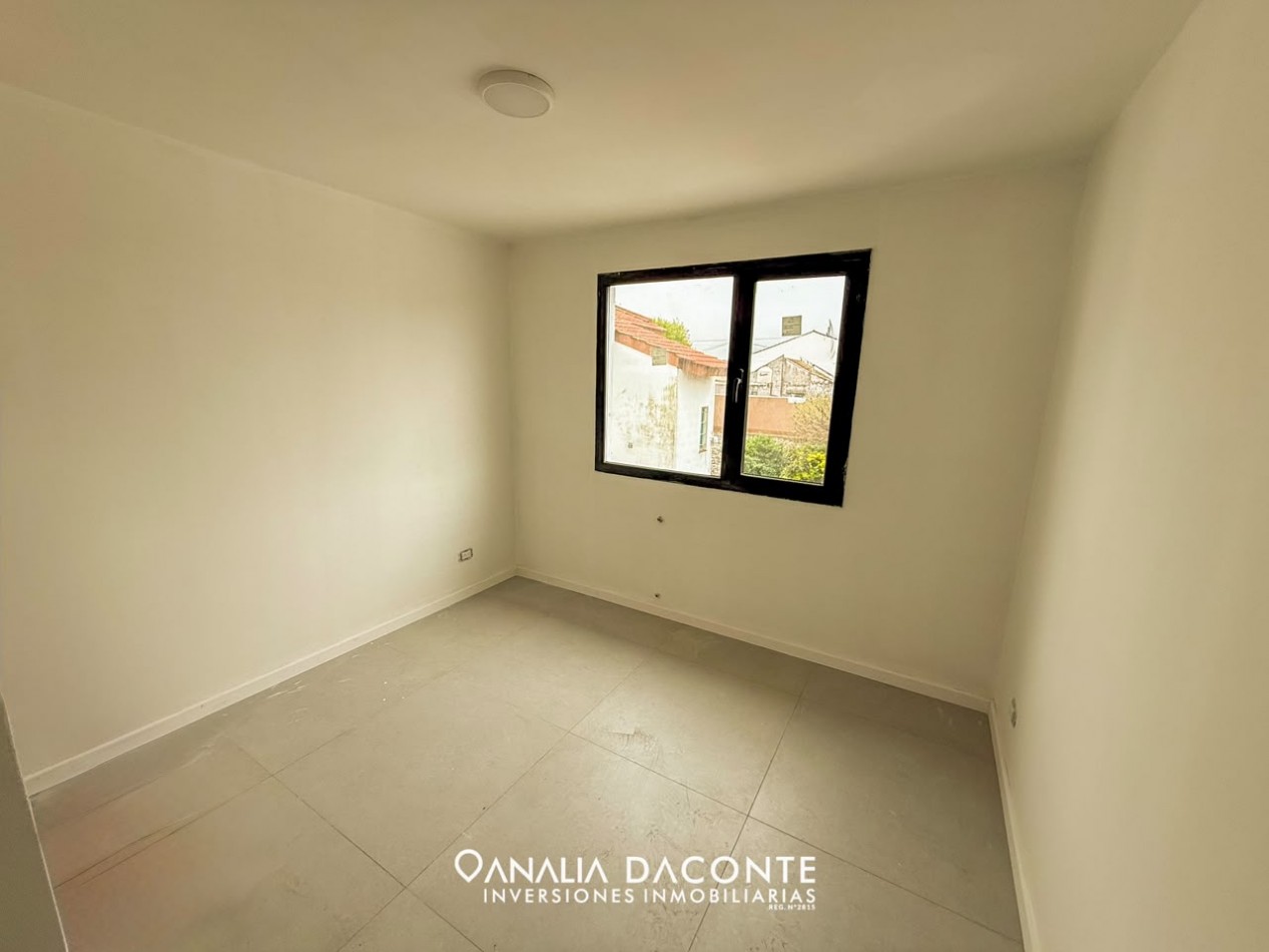 Duplex a estrenar con patio y espacio de cochera. Villa Primera
