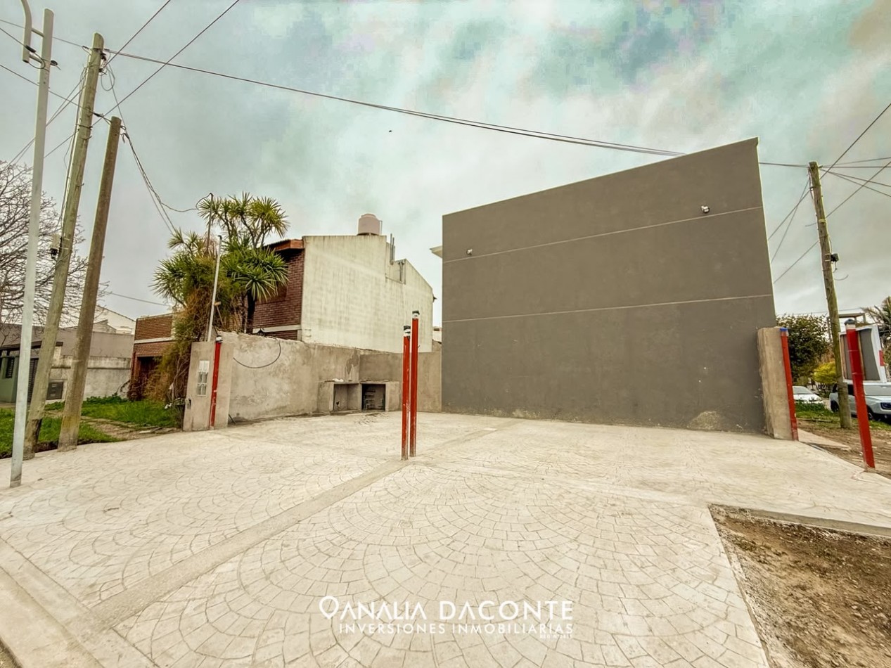 Duplex a estrenar con patio y espacio de cochera. Villa Primera
