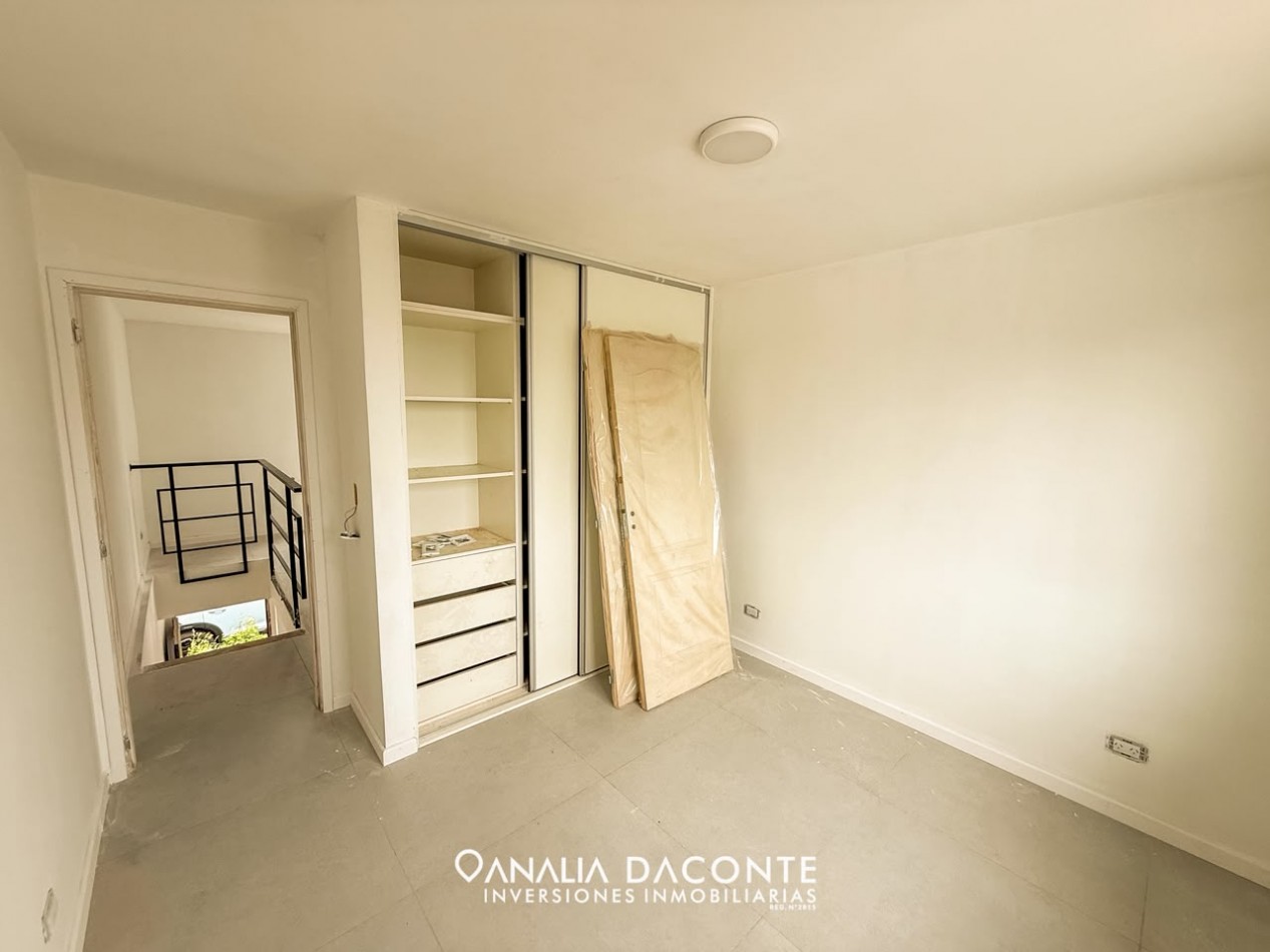 Duplex a estrenar con patio y espacio de cochera. Villa Primera