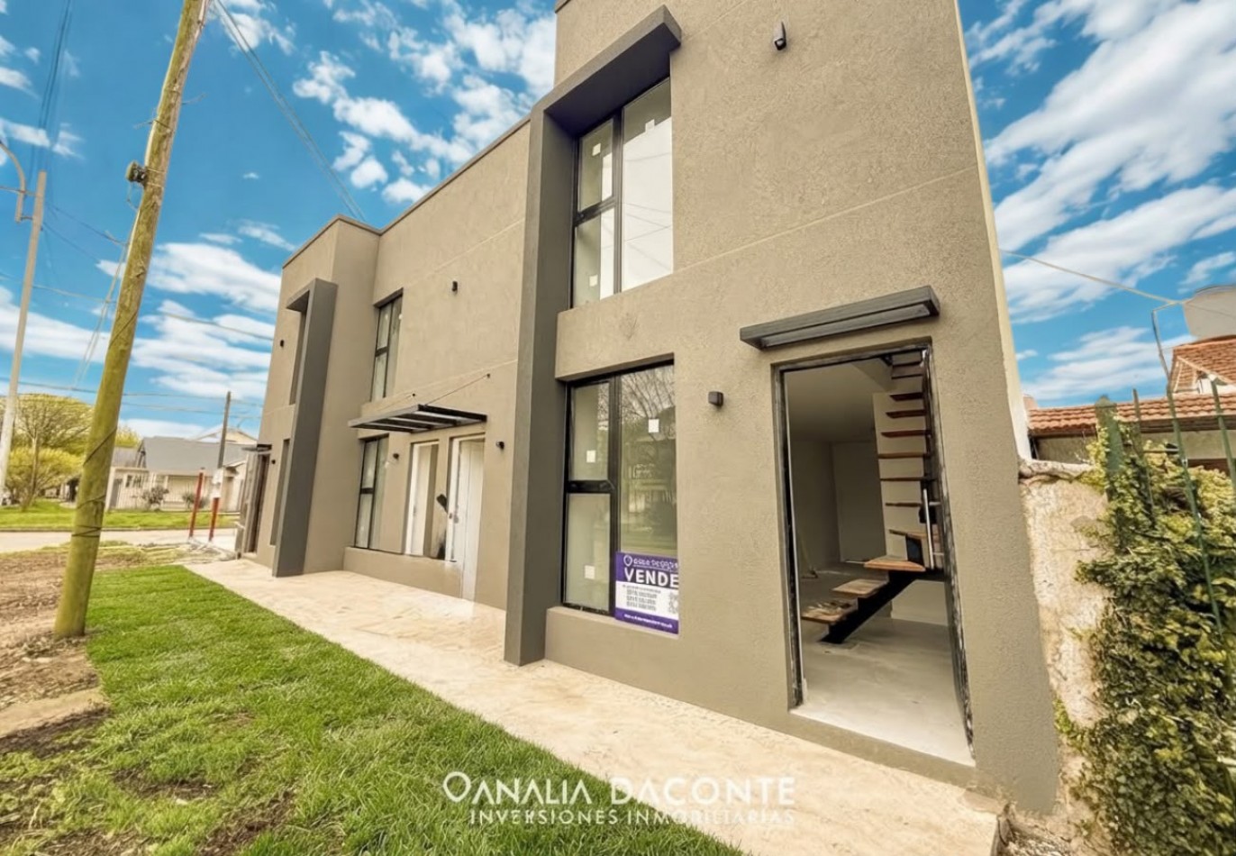 Duplex a estrenar con patio y espacio de cochera. Villa Primera