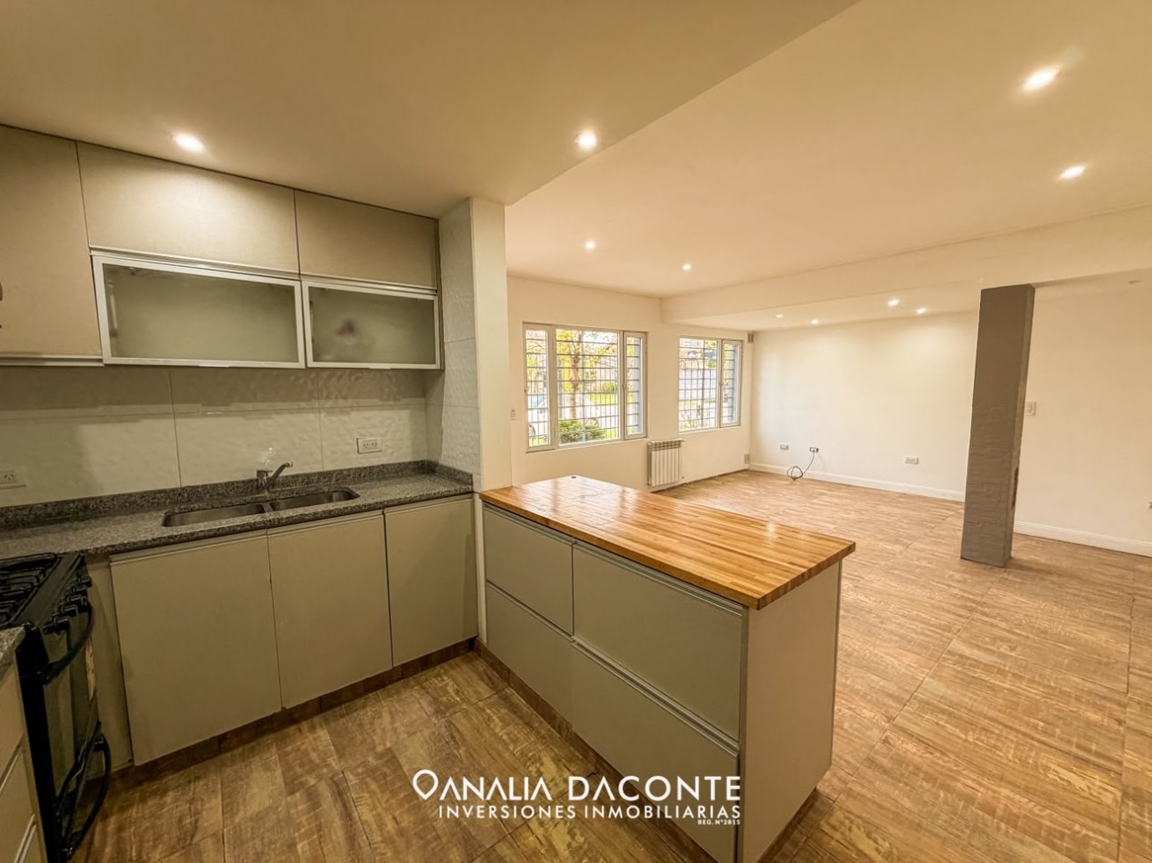 PH 2 amb en PB a la calle, reciclado con garage. Parque Luro